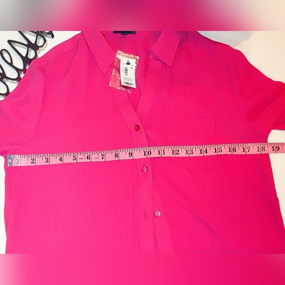 ❤️ Hot pink button down blouse🌸 - Picture 11 of 11